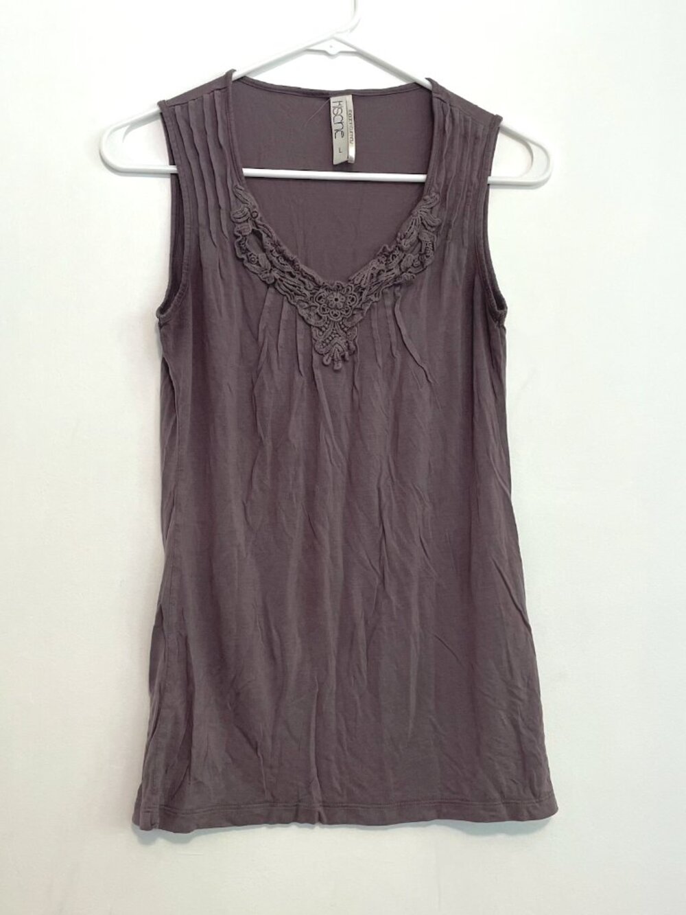 KISCHE Solid Gray Grey Crochet Floral Flower Applique V-Neck Twee 2010s Tank Top